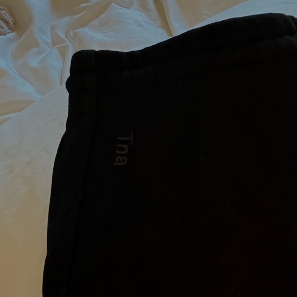 ARITZIA TNA Fleece Black Boyfriend Shorts Medium *Worn Once* - Picture 5 of 6
